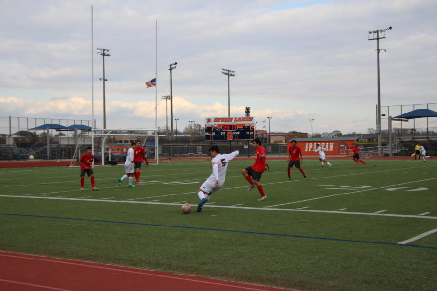 Felipe Latorre attempts to kick the ball to Tutu Hernandez.