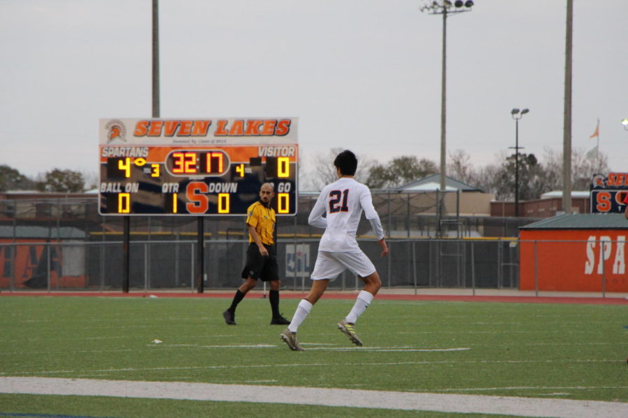 Carlos Ortiz-Ramirez gets ready to move with the ball.