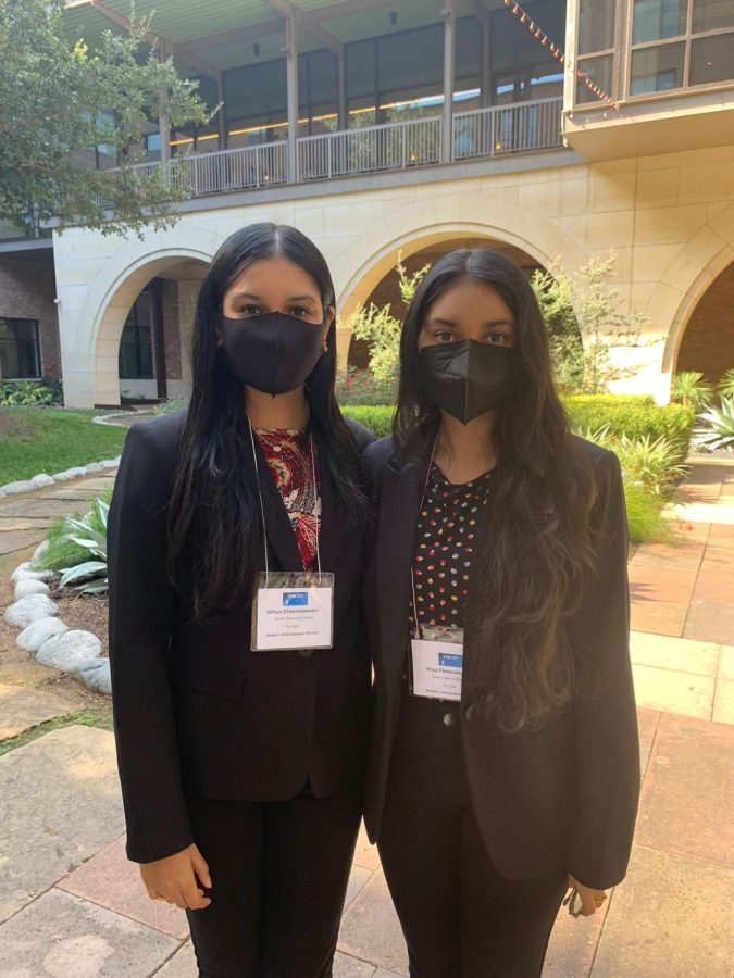 Nithya (left) and Sriya Cheemalamarri (right) attend the 2021 American Chemical Societys Southwest Regional Meeting at University of Texas at Austin.